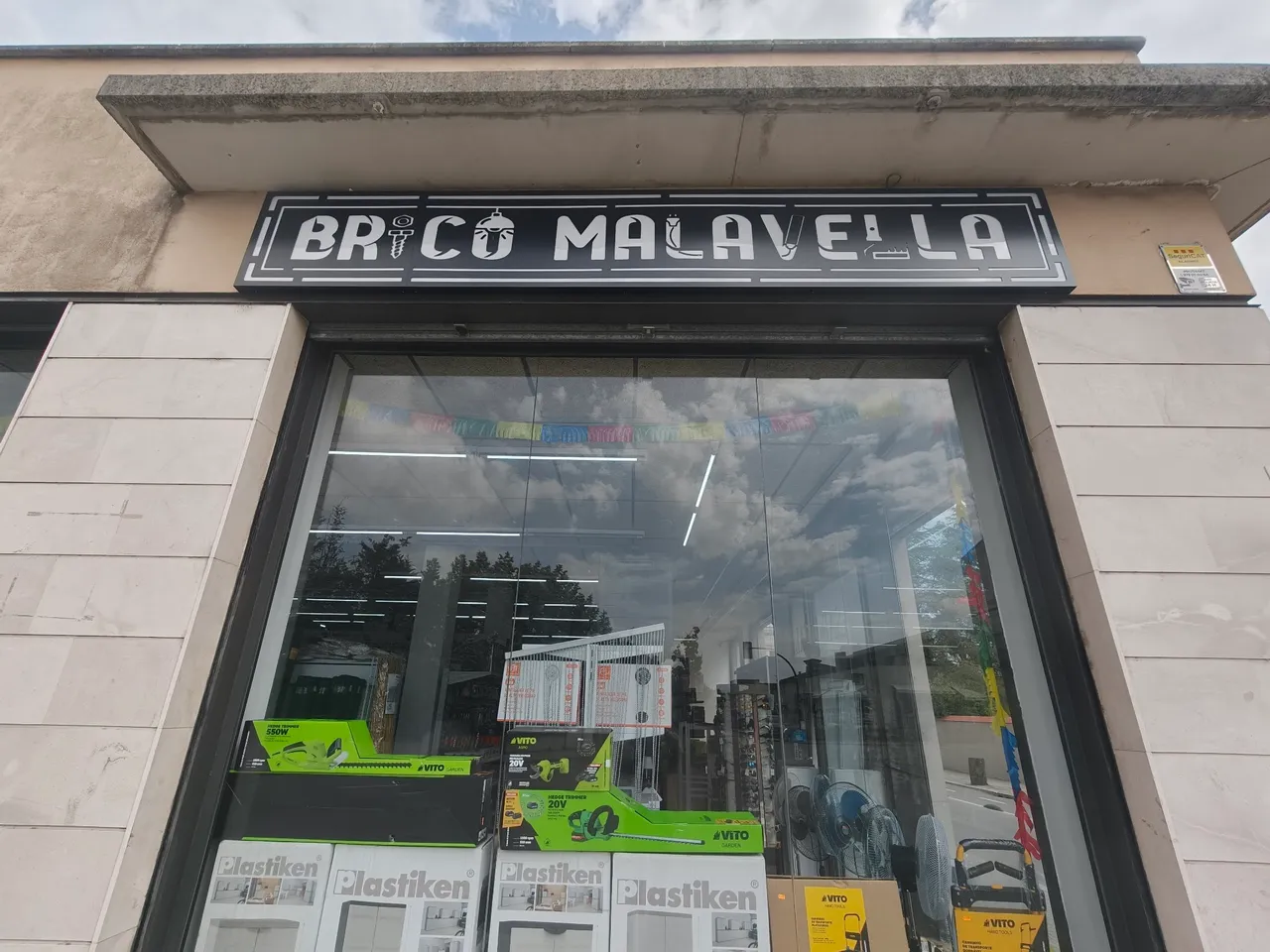 Façade du magasin Bricomalavella à Caldes de Malavella