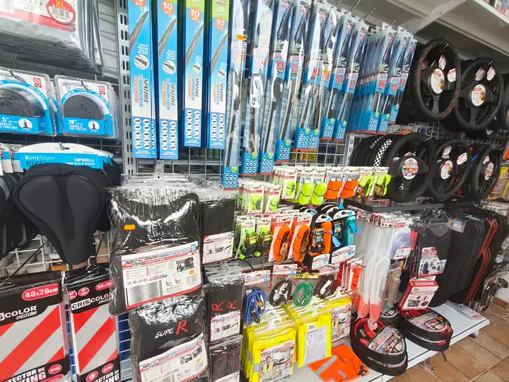 Accessoires voiture et vélo chez Bricomalavella
