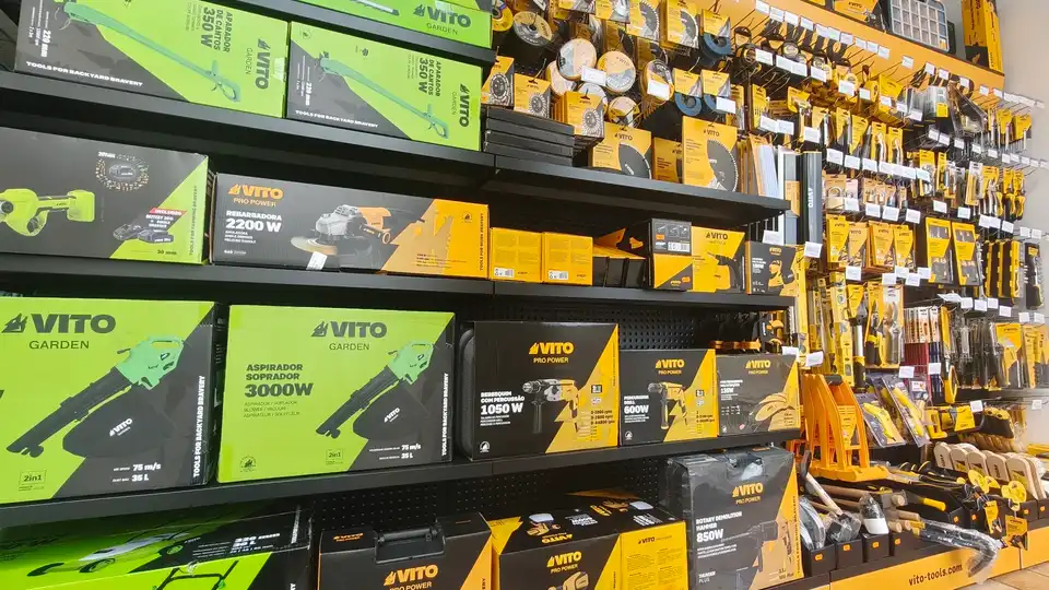 Tools and hardware at Bricomalavella