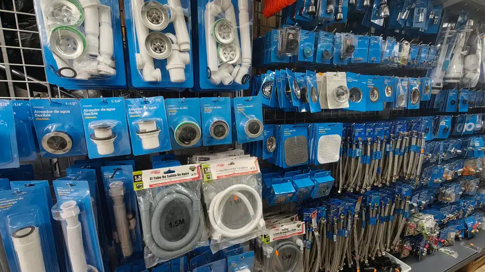 Plumbing and bathroom at Bricomalavella